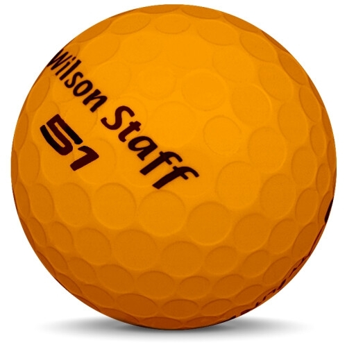 Golfboll av modellen WIlson Staff Fifty Elite i 2018 års version med orange färg sned bild